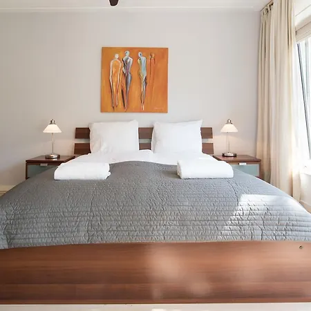Modern City B&B *